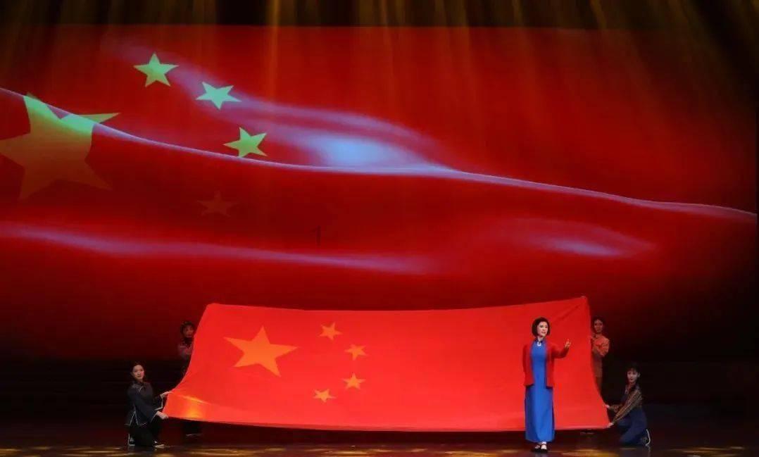 重庆7岁小豆豆受邀来看春晚 向大家拜早年