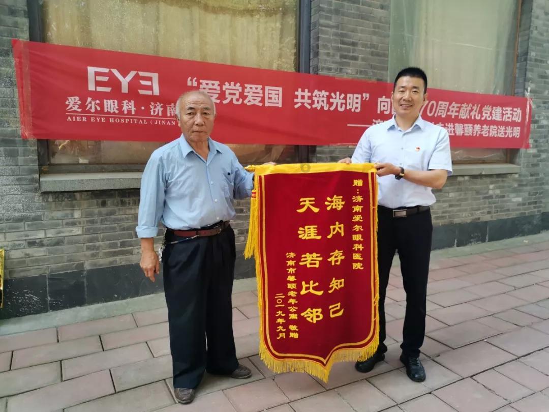 摩娜的时尚装扮